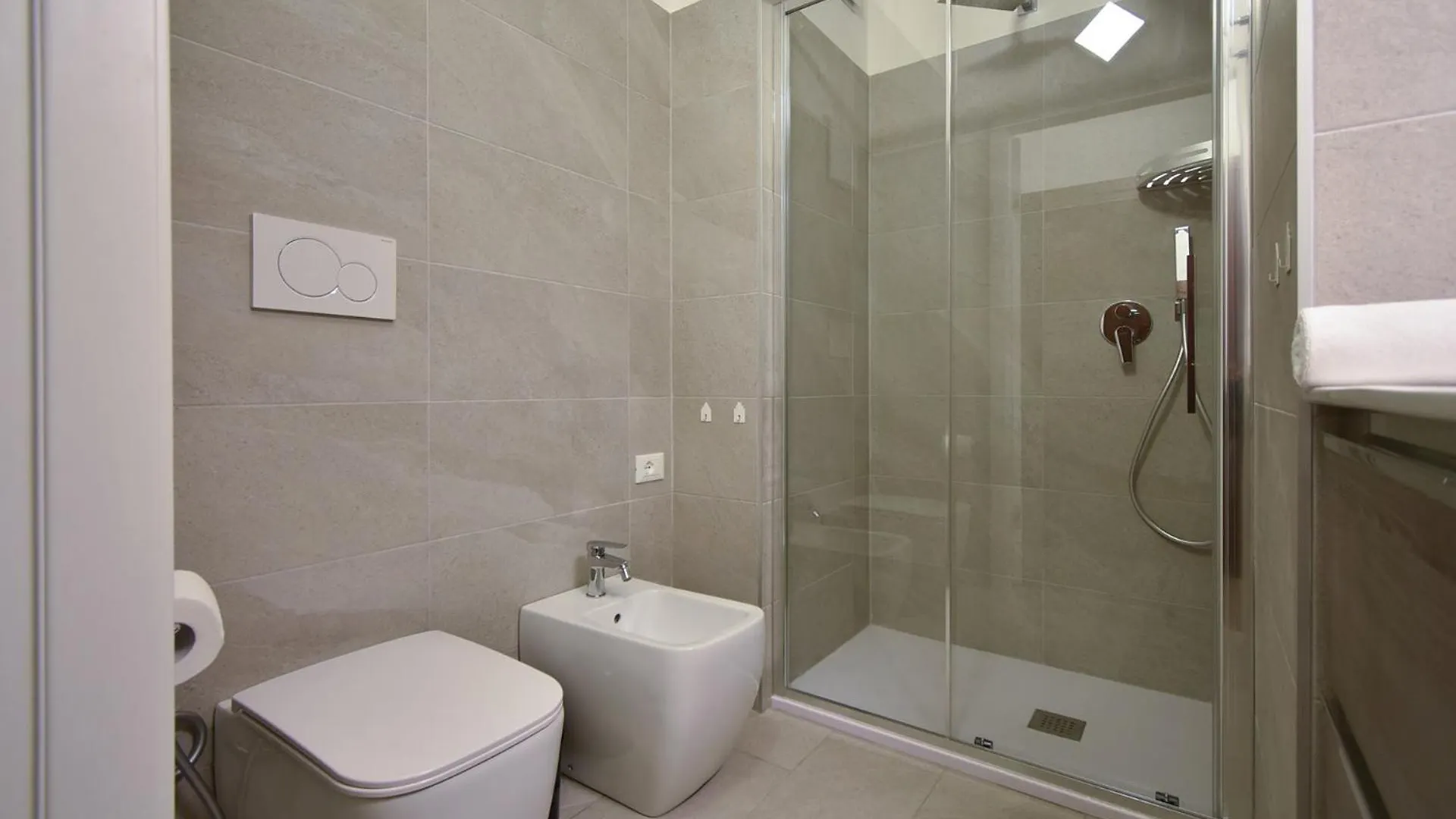 Welc-Om Padova Panta Rei Rooms 0*,