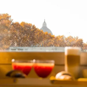 https://terrazza-urania.it-romehotels.com